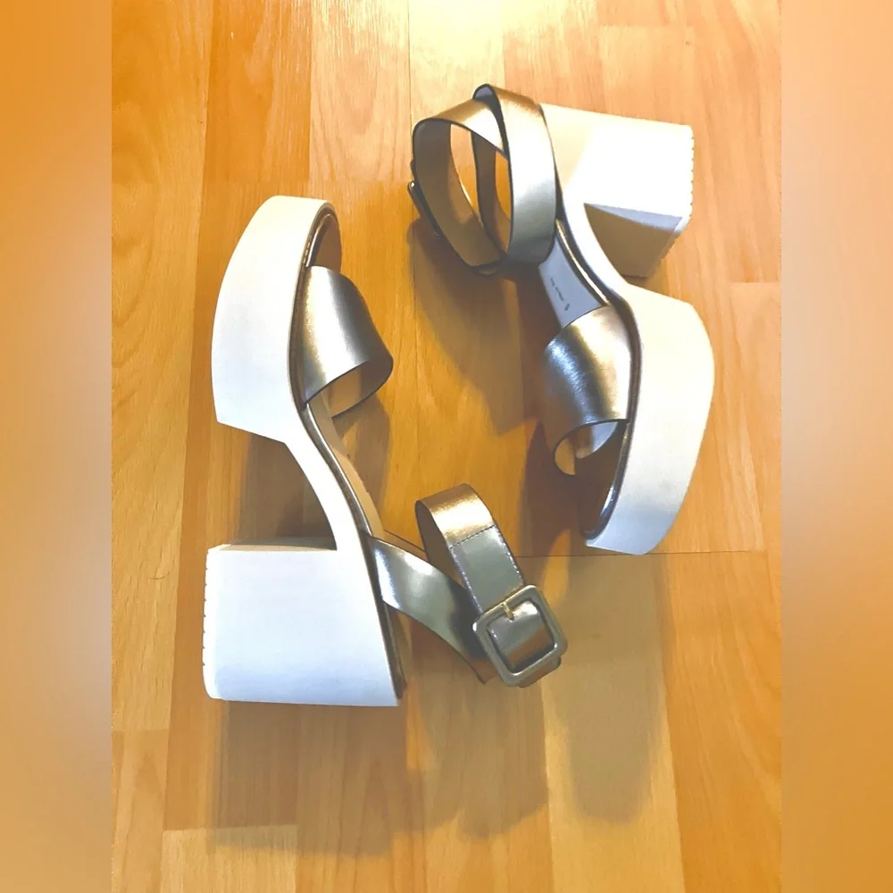 Naked Feet Metallic Silver/Bronze Platform Sandals w/ White Soles: Size 7.5